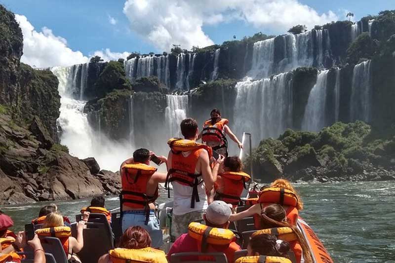 Discovering the Breathtaking Iguazu Falls